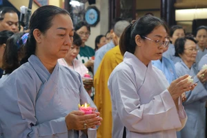 Những giọt nước mắt ý nghĩa trong Lễ Vu lan báo hiếu