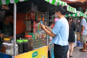  Bánh mì, trà sữa, đá me… cũng quét mã QR