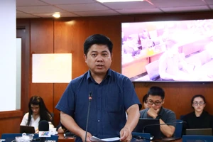 Không để trong trường có nguồn thu mà hiệu trưởng không biết