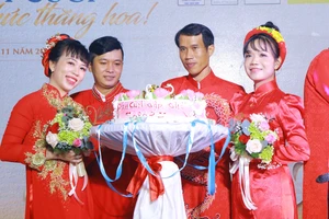 20 cặp đôi hạnh phúc tại Lễ cưới tập thể cho công nhân khó khăn