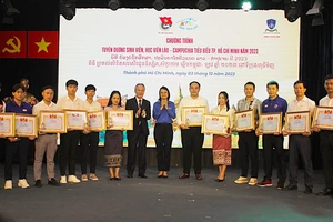 Tuyên dương 123 gương sinh viên, học viên Lào và Campuchia tiêu biểu năm 2023