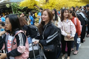 Tặng vé máy bay, vé xe cho sinh viên, thanh niên công nhân về quê đón Tết