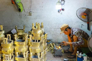 Làng nghề lư đồng An Hội 'đỏ lửa' những ngày cận Tết