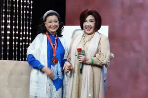 NSND Lệ Thuỷ hát, NSND Kim Cương nghẹn ngào nhớ má Bảy Nam 