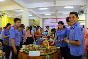 Sôi nổi hội thi trang trí bữa cơm gia đình Việt