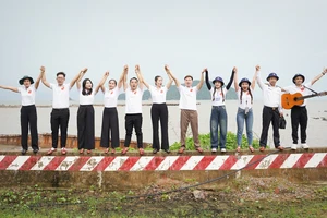 Đoàn đại biểu TP.HCM thăm, động viên cán bộ, chiến sĩ đảo Hòn Khoai, Cà Mau