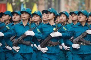 Ngắm những 'bông hồng thép' tham gia tổng duyệt lễ ra quân huấn luyện tại TP.HCM