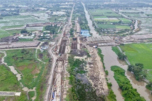 Kiến nghị có ba 'luồng xanh' để vận chuyển cát về Vành đai 3 TP.HCM