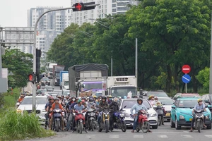 Giải pháp nào để giảm thiểu ô nhiễm không khí từ ô tô chạy dầu diesel ở TP.HCM?