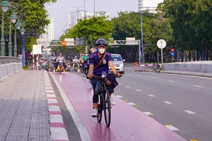 Đề xuất bổ sung dây xích phát sáng ngăn làn đường dành cho xe đạp với xe khác 