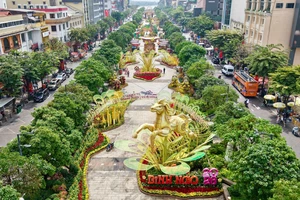 Đường hoa Nguyễn Huệ Tết Bính Ngọ 2026 rực rỡ trước giờ khai mạc