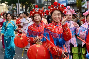 TP.HCM bùng nổ sắc màu trong lễ diễu hành nghệ thuật mừng Tết Nguyên tiêu