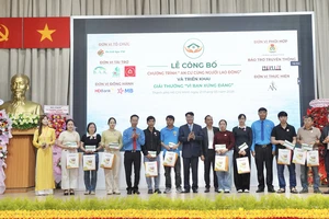 Toàn cảnh lễ ra mắt Chương trình 'An cư cùng người lao động' và phát động Giải thưởng 'Vì bạn xứng đáng' năm 2026