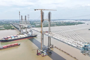 Chùm ảnh: Công trường cầu Phước Khánh tất bật thi công trước ngày hợp long