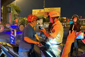 CSGT có được kiểm tra điện thoại của công dân?