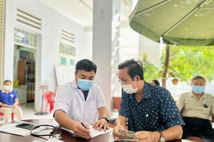 Nắng nóng, hạn chế tối đa ánh nắng xuyên vùng vai gáy