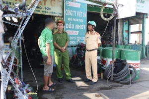 Camera an ninh trị nạn rải đinh 