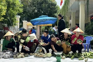 Ấm lòng chợ quê 0 đồng cho người nghèo 