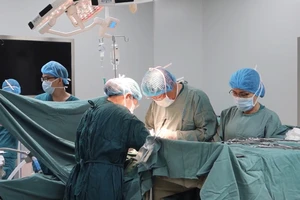 Phụ cấp trực của nhân viên y tế có thể tăng gấp 3 lần: Cần thiết!