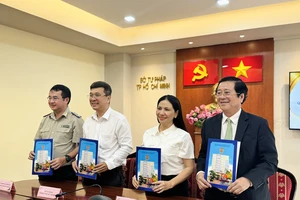 Sở Tư pháp TP.HCM tổ chức ký quy chế phối hợp quản lý hoạt động trọng tài thương mại