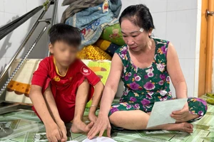 Bé trai 7 tuổi vẫn chưa có giấy khai sinh: Nội ơi con ước được đi học!