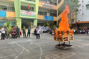 Người dân phấn khởi tập huấn kỹ năng PCCC