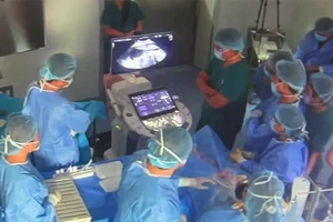 Ca thông van tim bào thai cực khó tại Việt Nam: Một sinh linh được cứu, một kỳ tích được viết nên