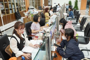 Tiền ăn giữa ca, phụ cấp điện thoại cố định có phải tính để đóng BHXH?