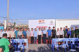 TP.HCM: Phường Bình Trị Đông trao 100 suất quà, học bổng cho công nhân