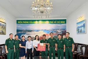 Giám đốc Sở Tư pháp TP.HCM thăm, chúc Tết các đơn vị nhân dịp Tết Bính Ngọ 2026