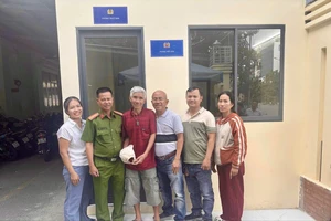 Từ tờ hóa đơn cũ, công an giúp cụ ông đi lạc tìm lại gia đình