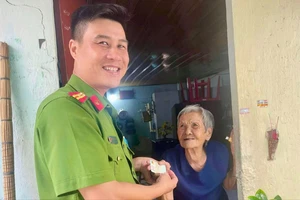Anh cảnh sát khu vực và hành trình giúp cụ bà 93 tuổi có căn cước