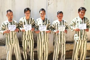 Triệt phá ổ đánh bạc trong công ty với số tiền lớn