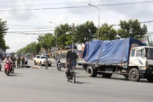 Va chạm giao thông, cụ ông bị xe tải cán chết