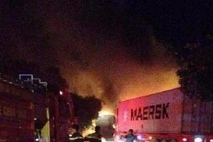 2 xe tông nhau bốc cháy, tài xế và bé gái 4 tuổi tử vong 