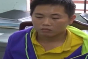 Dùng kéo đâm chết bạn trong quán karaoke