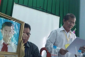 Kỷ luật bác sĩ đứng nhìn bé trai co giật rồi tử vong