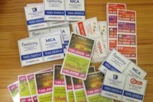 Bắt kẻ lừa mua thẻ cào, tráo điện thoại dỏm