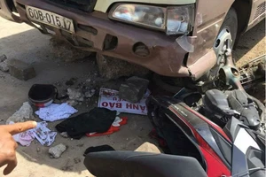 Xe khách gây tai nạn liên hoàn, 3 người thương vong