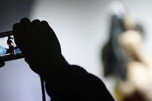 ‘Phi công trẻ’ tống tiền người tình bằng clip nóng