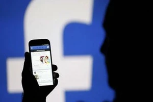 Thiếu nữ tự vẫn vì bị 'người yêu ảo' tống tiền và tình