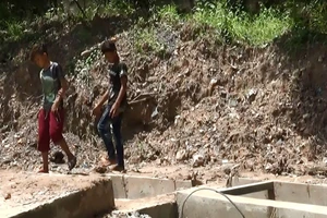 Rãnh nước bé trai bị nước cuốn tử vong là làm 'chui'