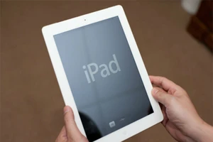 Dọa đánh mẹ vì khuyên trả laptop ăn cướp