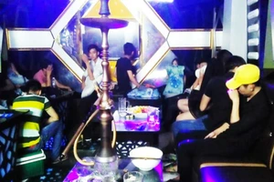 Gần 30 nam nữ ‘bay’ ma túy từ quán bar đến quán karaoke