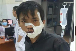 Chém nhau kinh hoàng trên phố, 5 người nhập viện