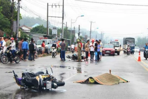 Truy tìm xe tải tông 2 người thương vong rồi bỏ chạy 