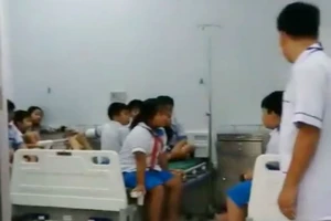 Hơn 70 học sinh nhập viện cấp cứu sau bữa ăn sáng