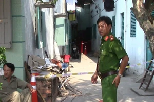 Cặp vợ chồng bốc cháy nghi ngút trong phòng trọ bị khóa