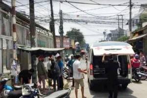 Người đàn ông chết trên võng bên đường ở Đồng Nai