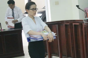 Tạm đình chỉ điều tra bị can, nữ phó tổng GĐ kêu oan